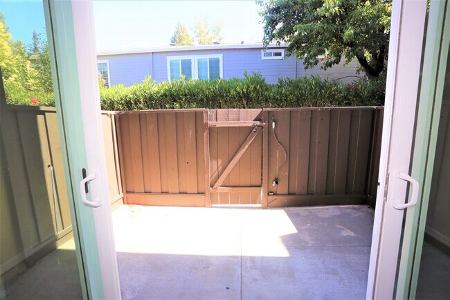 property at 1587 Oxford St