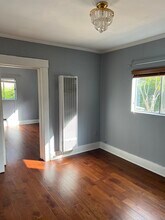 533 Indiana Ave, Unit 533 quarter in Venice, CA - Building Photo - Building Photo