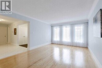 14 Canterbury Crescent in Toronto, ON - Building Photo - Building Photo