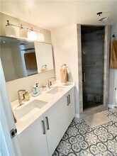 525 E Seaside Way in Long Beach, CA - Building Photo - Building Photo