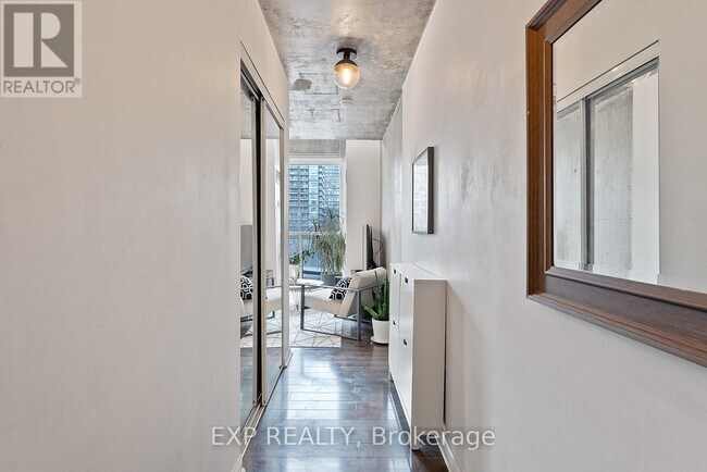 1029 King St W in Toronto, ON - Building Photo - Building Photo