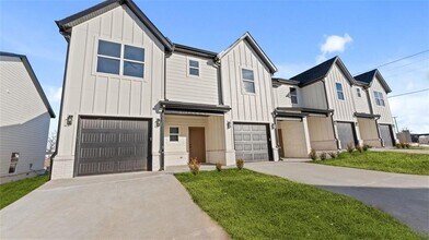 1704 Cuppett Cir in Pea Ridge, AR - Foto de edificio - Building Photo