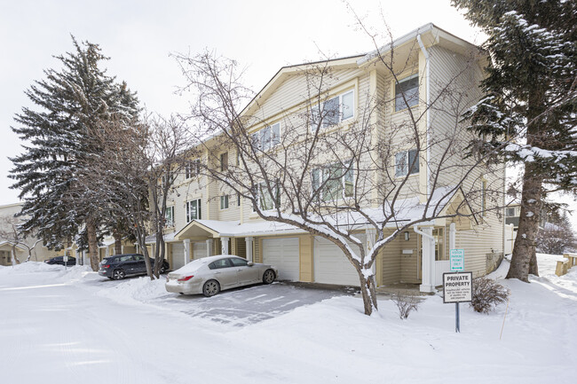 725 Queenston Terr SE in Calgary, AB - Building Photo - Building Photo