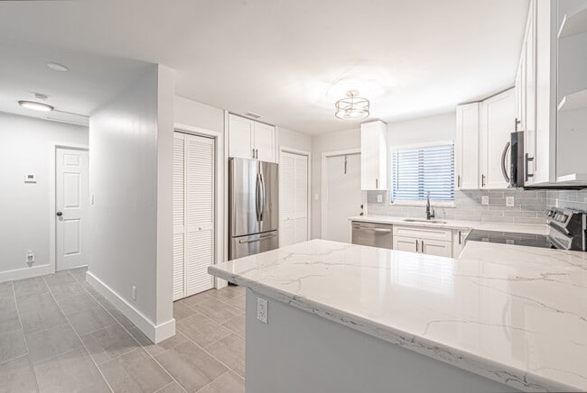 2015 Wilkins Ave in West Palm Beach, FL - Foto de edificio - Building Photo