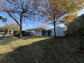 317 Choctaw Trce in Grand Prairie, TX - Building Photo