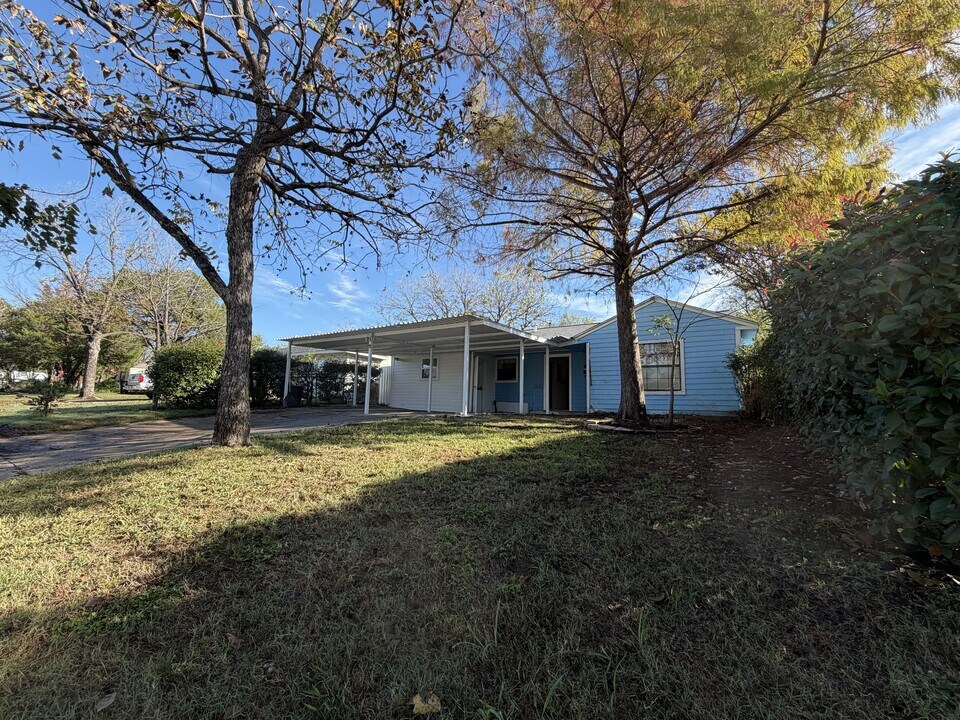 317 Choctaw Trce in Grand Prairie, TX - Building Photo