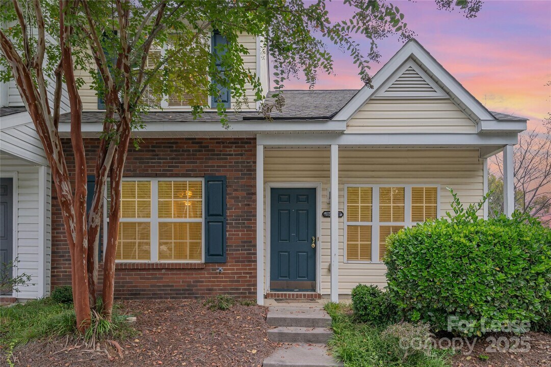 16849 Greenlawn Hills Ct in Charlotte, NC - Building Photo