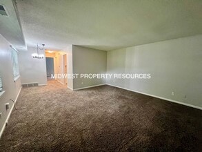 971 NW Colbern Rd in Lee's Summit, MO - Building Photo - Building Photo