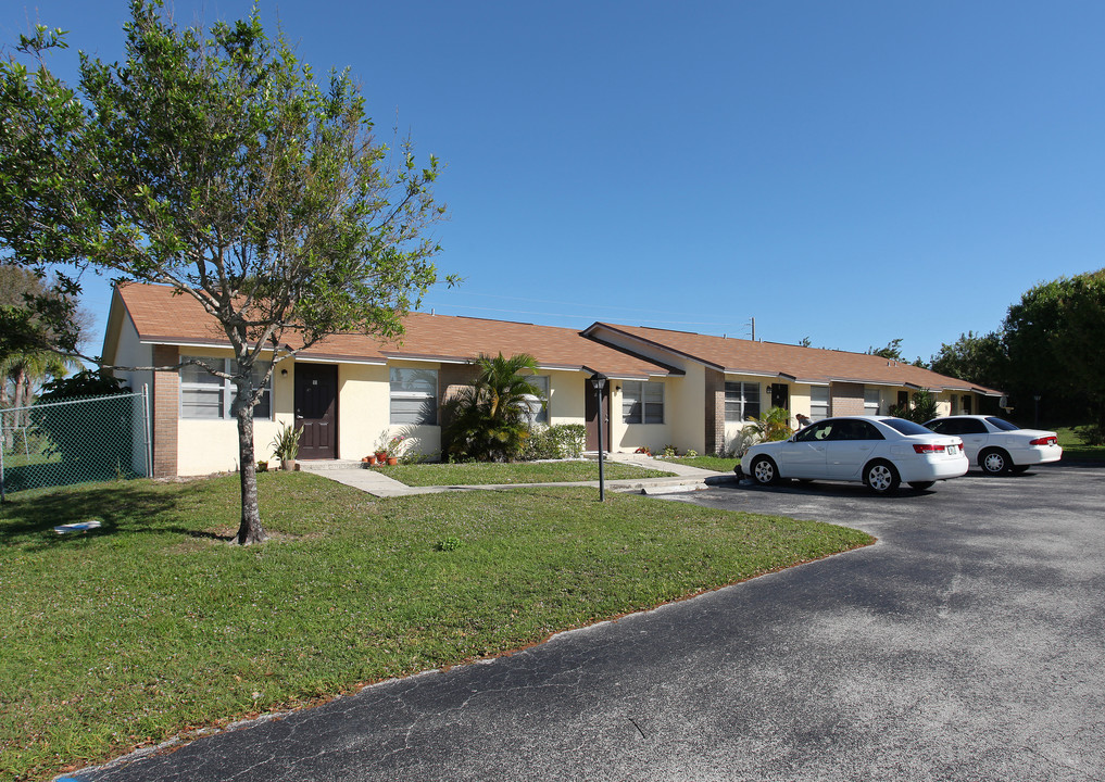 Cypress Manor Apartments in Jupiter, FL - Building Photo