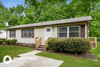 2034 Willow Rd in Greensboro, NC - Building Photo - Building Photo