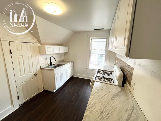 324 Willow St, Unit 3 in Waterbury, CT - Foto de edificio - Building Photo
