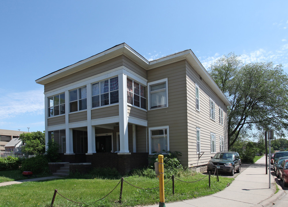 527-529 Oak St SE in Minneapolis, MN - Building Photo