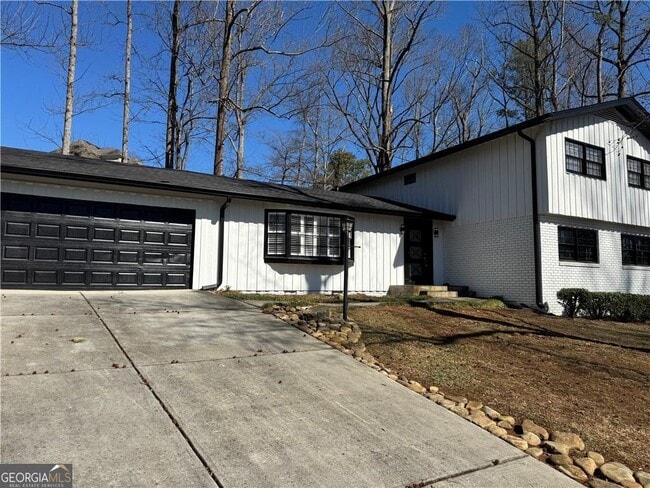 property at 4832 Valley View Ct