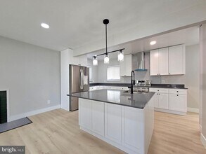 2115 N Harrison St in Arlington, VA - Building Photo - Building Photo