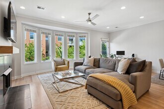 821 W Superior St, Unit 3 in Chicago, IL - Foto de edificio - Building Photo