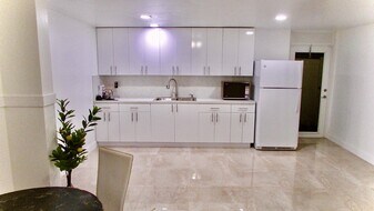 821 N 12th Ave in Hollywood, FL - Building Photo