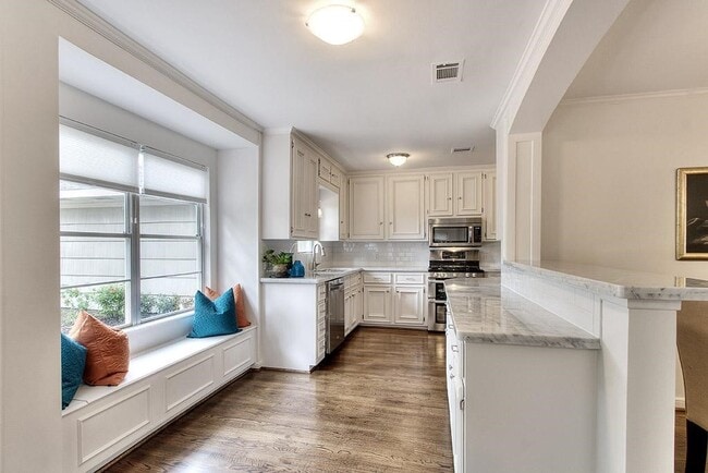 property at 3110 Deal St