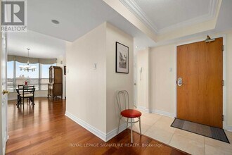 310-310 Mill St S in Brampton, ON - Building Photo - Building Photo