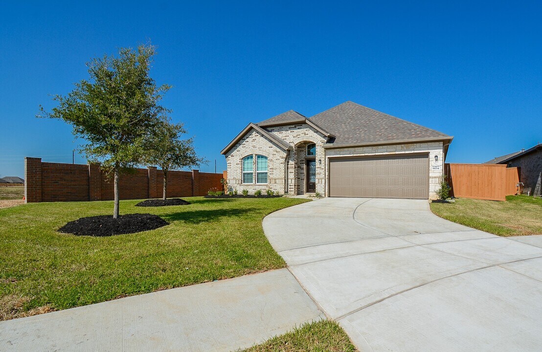 8634 Herring Ln in Cypress, TX - Building Photo