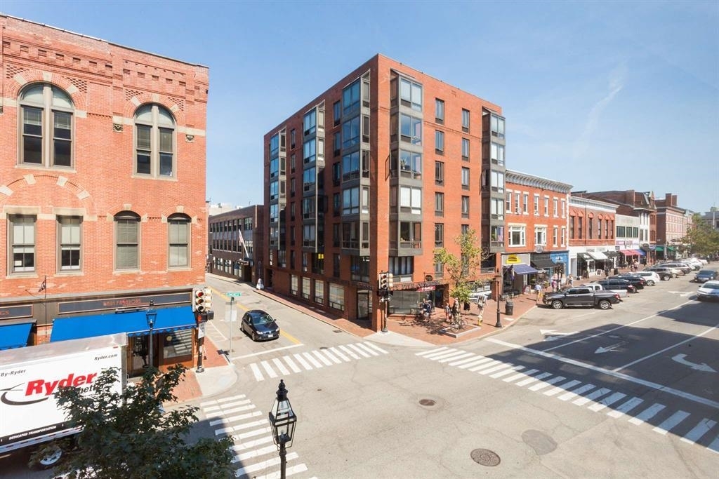 90 Fleet St in Portsmouth, NH - Building Photo
