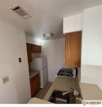 83 Crosspointe Dr in East Brunswick, NJ - Building Photo - Building Photo