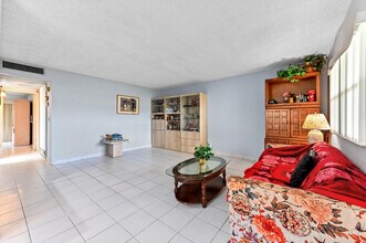 104 Saxony C in Delray Beach, FL - Building Photo - Building Photo