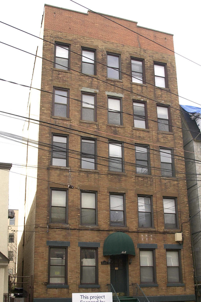 608 Madison St in Hoboken, NJ - Foto de edificio - Building Photo