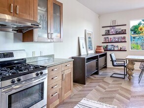 974 Nordica Dr in Los Angeles, CA - Building Photo - Building Photo