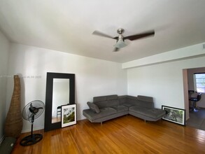 1525 Pennsylvania Ave in Miami Beach, FL - Building Photo - Building Photo
