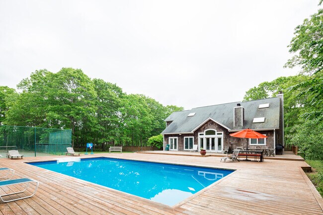 1 Mountain Laurel Ln in Southampton, NY - Building Photo - Building Photo