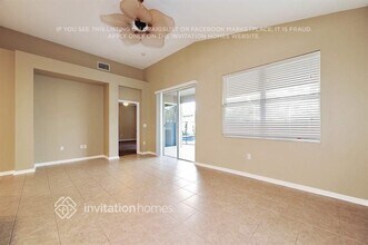 4553 Gateway Blvd in Wesley Chapel, FL - Foto de edificio - Building Photo