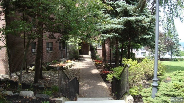 3071 Edwin Ave-Unit -2D in Fort Lee, NJ - Building Photo - Building Photo