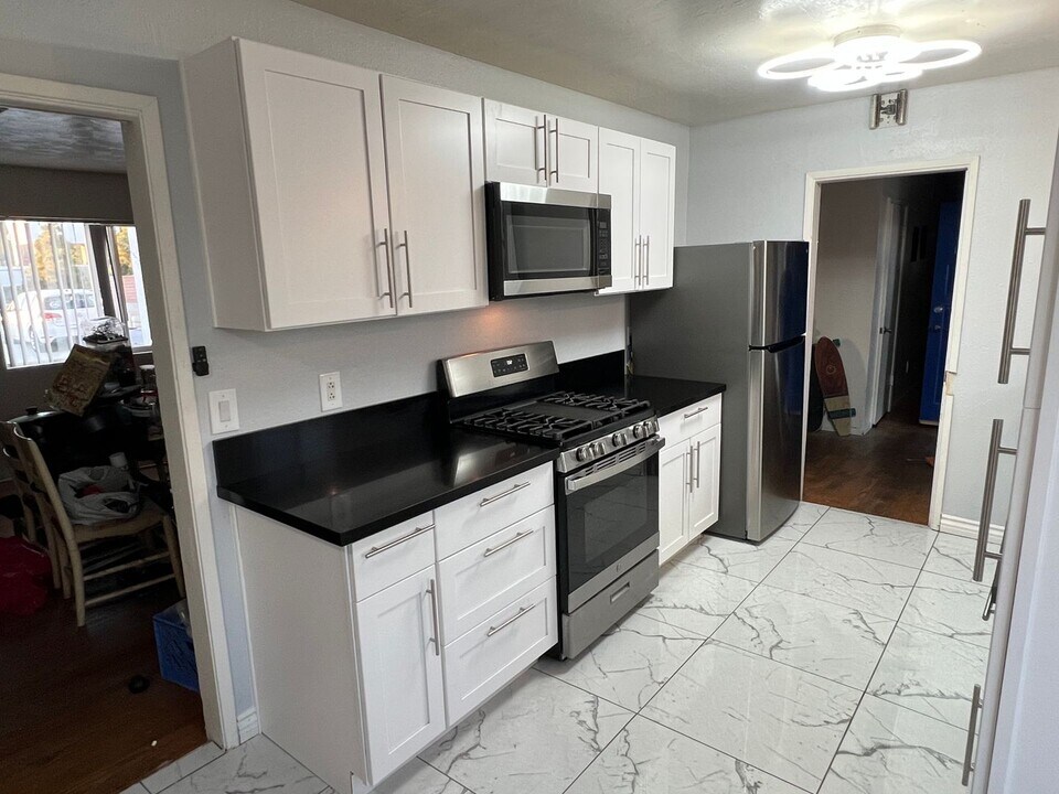 5478 Mary Ln Dr in San Diego, CA - Building Photo