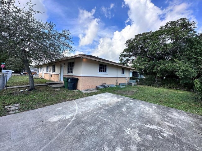 1211 NE 136th Terrace in North Miami, FL - Building Photo - Building Photo