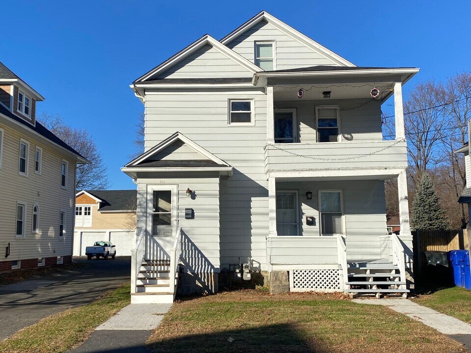 143 Calhoun St in Torrington, CT - Building Photo