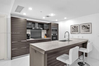 200 Biscayne Blvd, Unit 3908 in Miami, FL - Building Photo - Building Photo