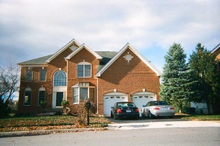 43694 Lucketts Bridge Cir in Ashburn, VA - Building Photo