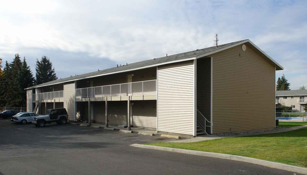 Four Oaks Apartments in Spokane, WA - Building Photo