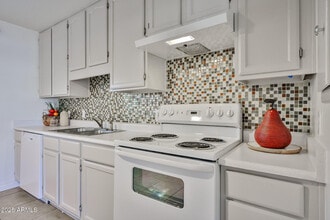 2221 W Clarendon Ave in Phoenix, AZ - Building Photo - Building Photo