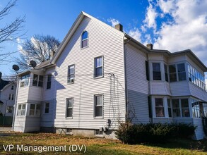 70 Walnut St in Chicopee, MA - Foto de edificio - Building Photo