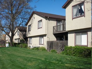 Monterey Apartments in Woodland, CA - Building Photo - Building Photo