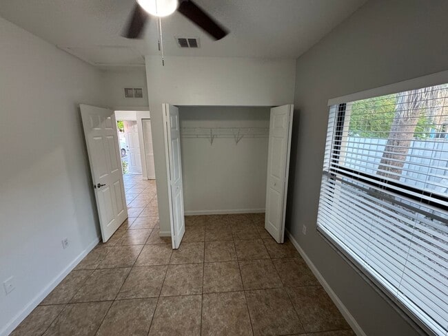 1025-1035 NE 10th Ave in Fort Lauderdale, FL - Building Photo - Interior Photo