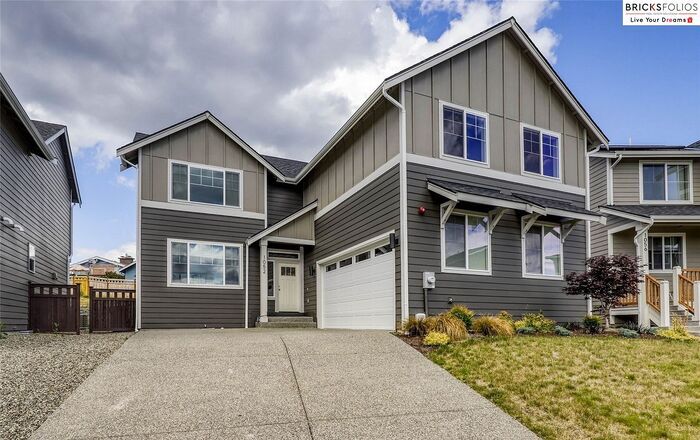 1052 Banyan St in Bremerton, WA - Building Photo