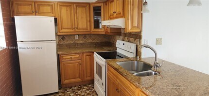 14195 SW 87th St in Miami, FL - Building Photo - Building Photo