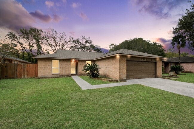 10711 Forest Leaf Dr in Sugar Land, TX - Building Photo - Building Photo