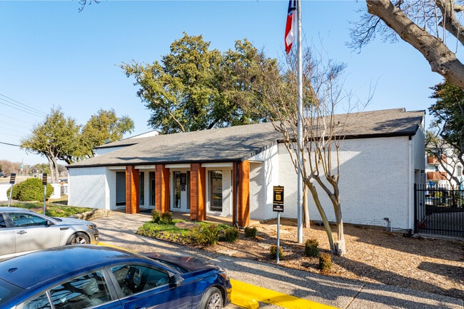 The Jasmine Apartments in Dallas, TX - Building Photo - Building Photo