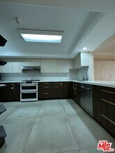 2435 Florencita Dr W-Unit -203 in Montrose, CA - Foto de edificio - Building Photo