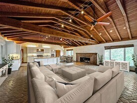 19532 Natoma Oaks Ln in Los Altos Hills, CA - Building Photo