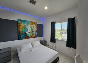 1922 Garfield St, Unit 2 Bed- Private outdoor in Hollywood, FL - Foto de edificio - Building Photo