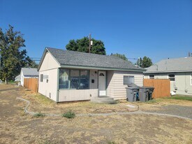 401 Sanford Ave in Richland, WA - Building Photo
